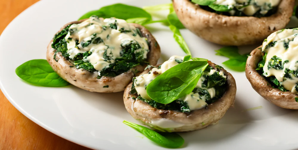 Champiñones rellenos de queso crema y espinacas